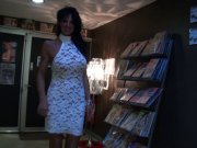 Sabine baisée dans le sexshop