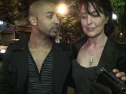 Une milf en manque chope un inconnu dans la rue