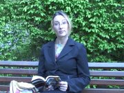 L'équipe finit par baiser Carole 2