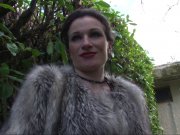 Vanessa Saint Claire fait visiter son cul