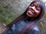 Kenia Diaw une jolie black baisée dans les bois