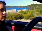 Nympho en mercedes baise un jeune mec