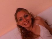 Une jolie cochonne aux petits soins