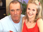 Blonde de 19 ans avec de magnifique nichons