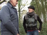 Tania Rose enculée dans les bois