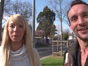 Mely Blondie ne se fait pas prier pour baiser